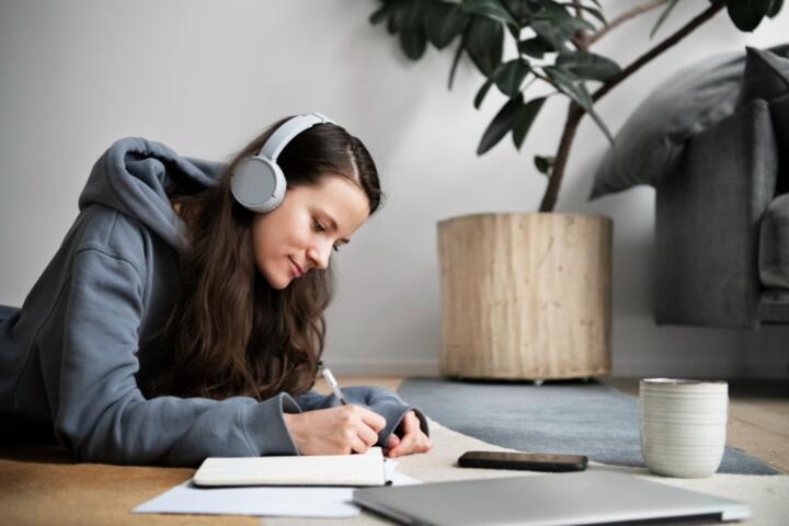 Simple Living in a Complex World: The Stoic Approach to Money