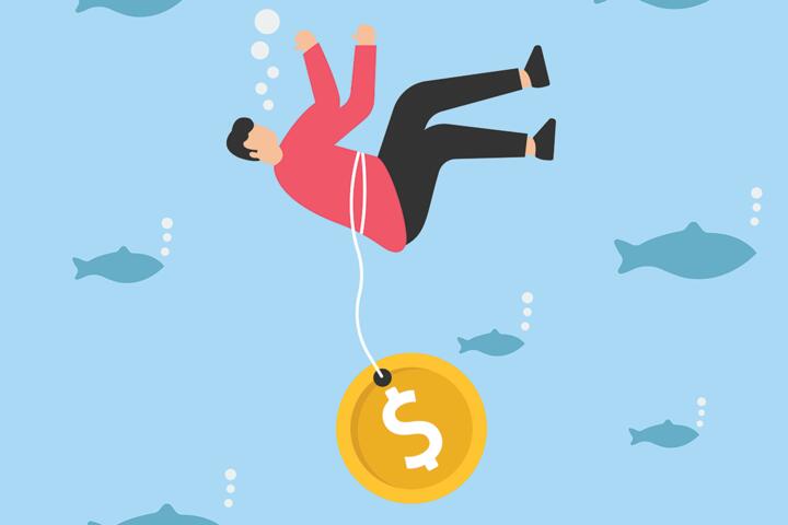 So gehen Sie mit dem Sunk-Cost-Irrtum beim Entrümpeln um